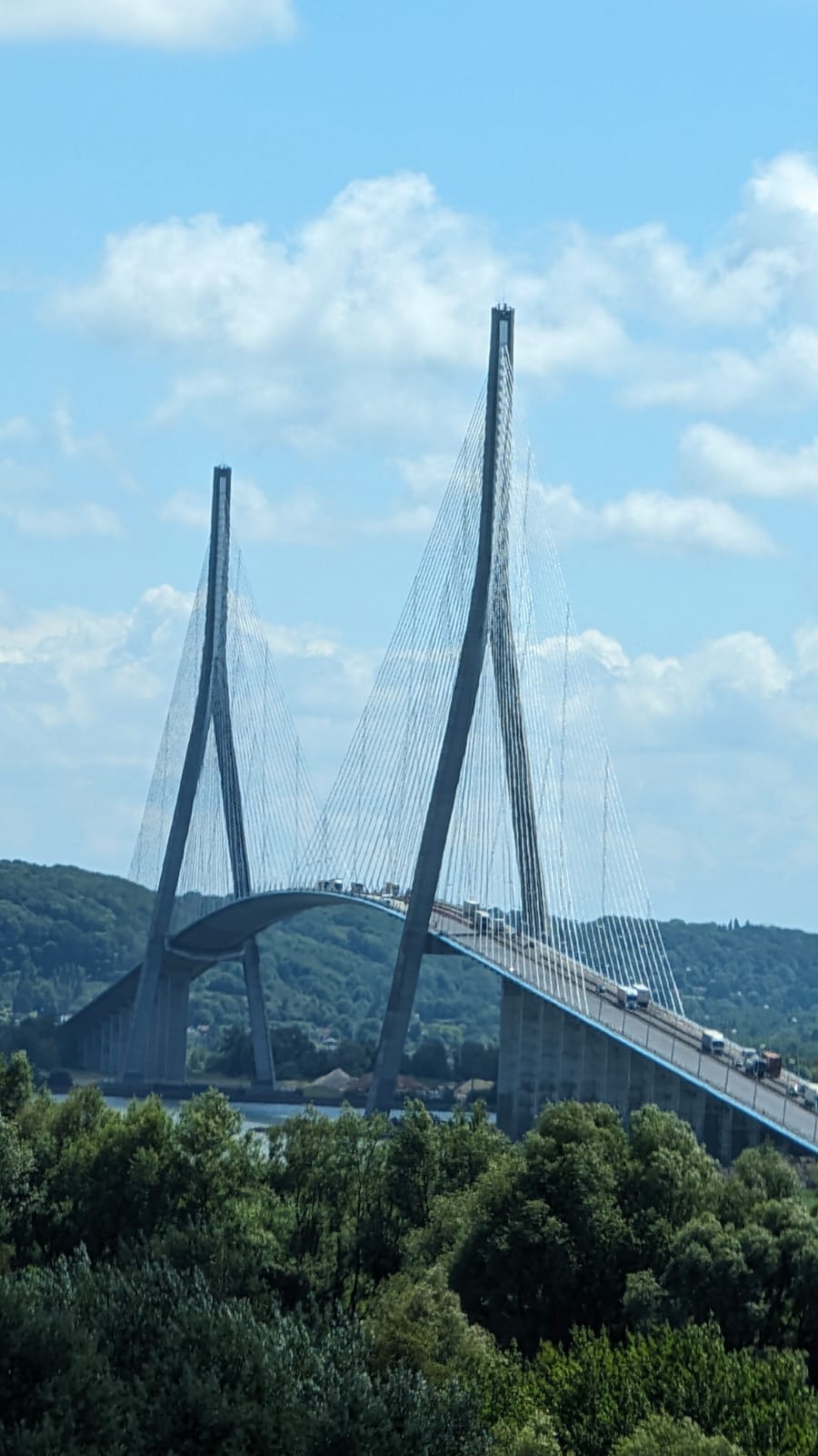 Pont de Normandie zwischen Le Havre und Honfleur über die Seinemündung.