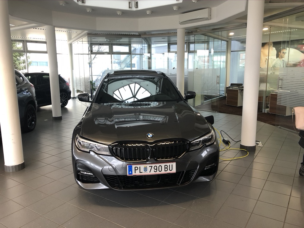 BMW 330xe touring mineralgrau metallic