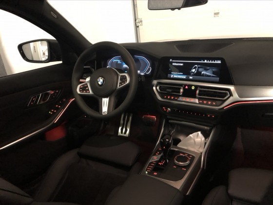 BMW 330xe touring mineralgrau metallic