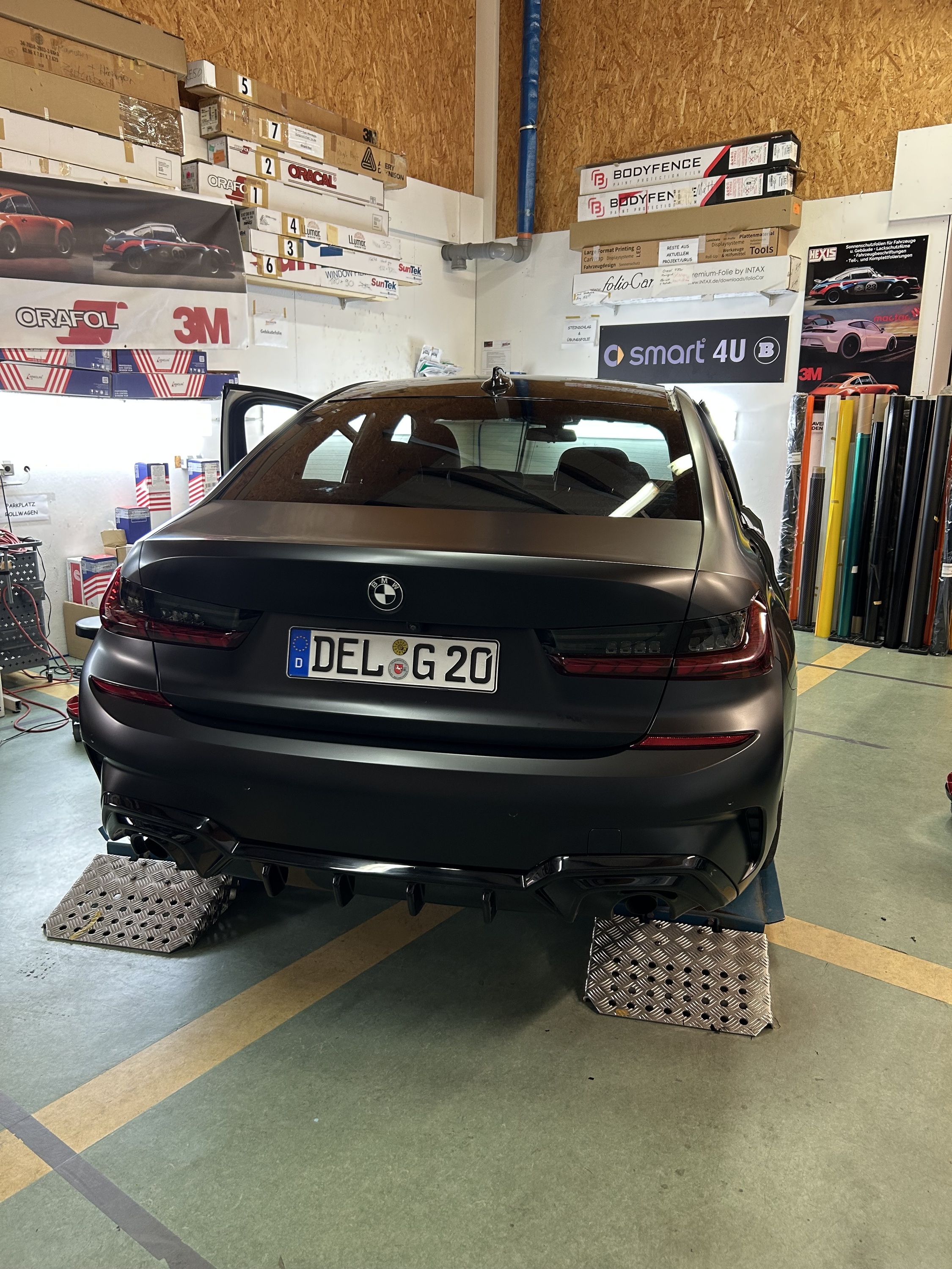 Auto Schwarz Matt foliert