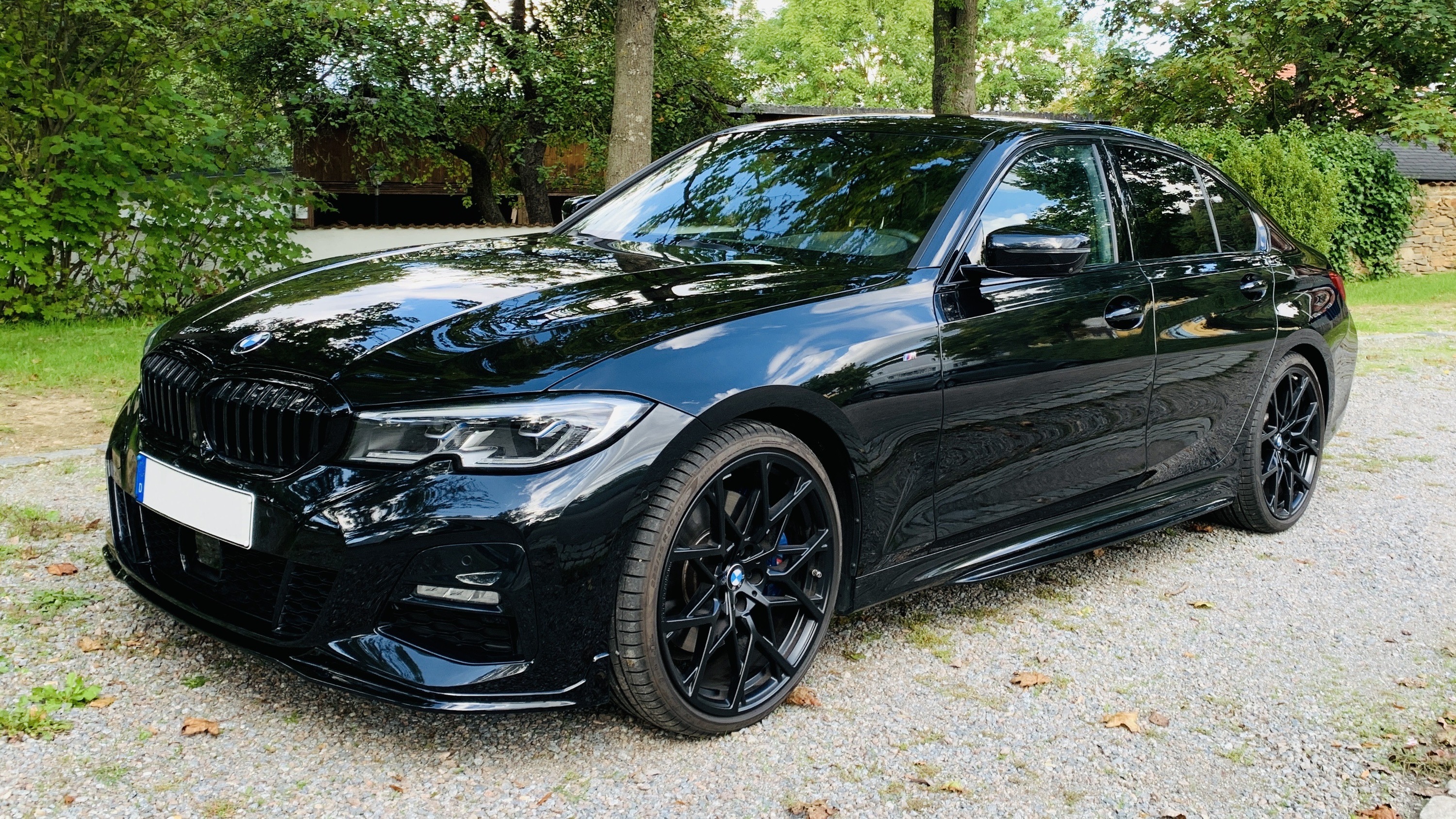 330i M Sport - Saphirschwarz Metallic