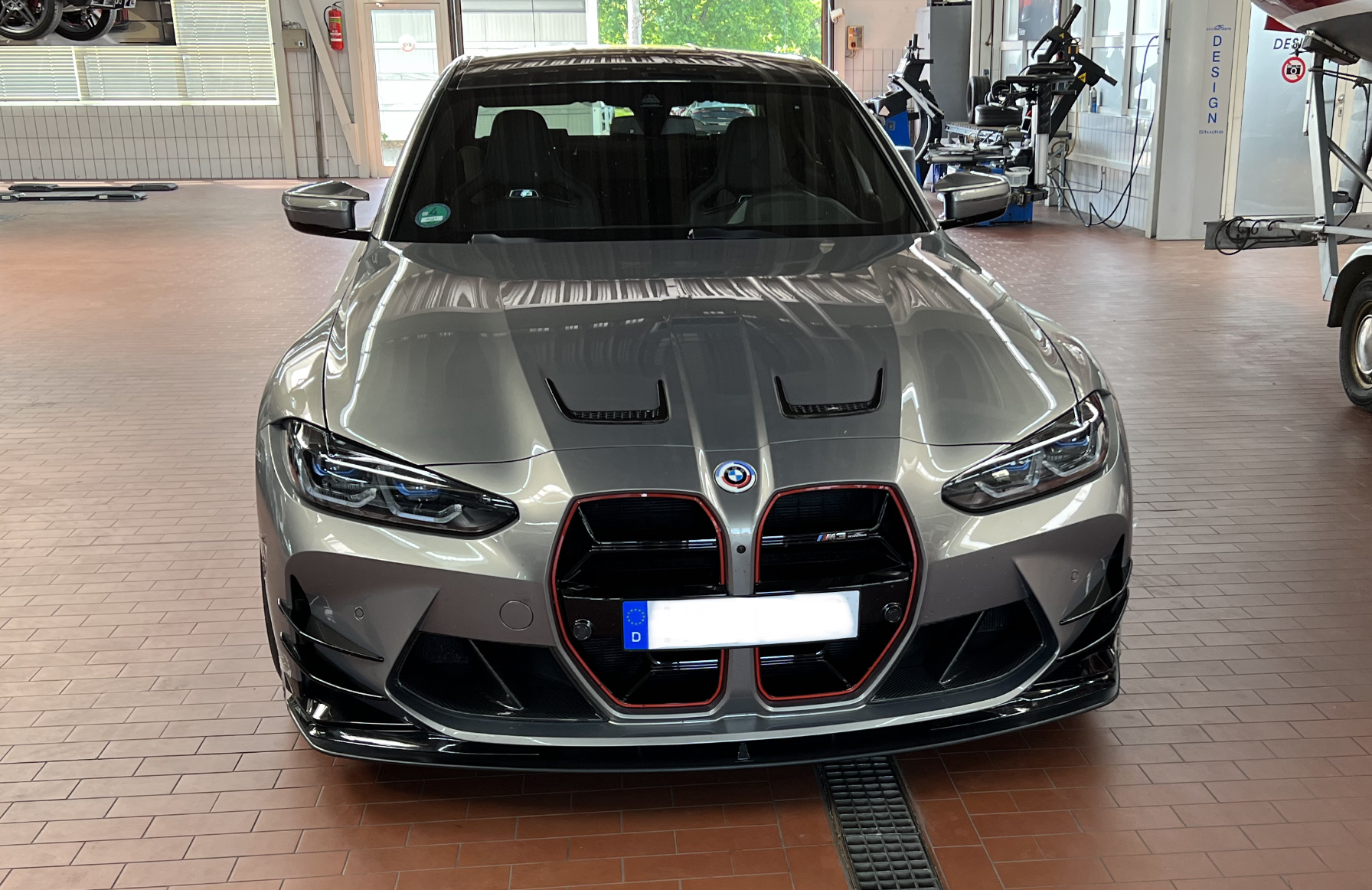 Modifizierter M4csl Grill und Carbon Lufteinlässe noch montiert